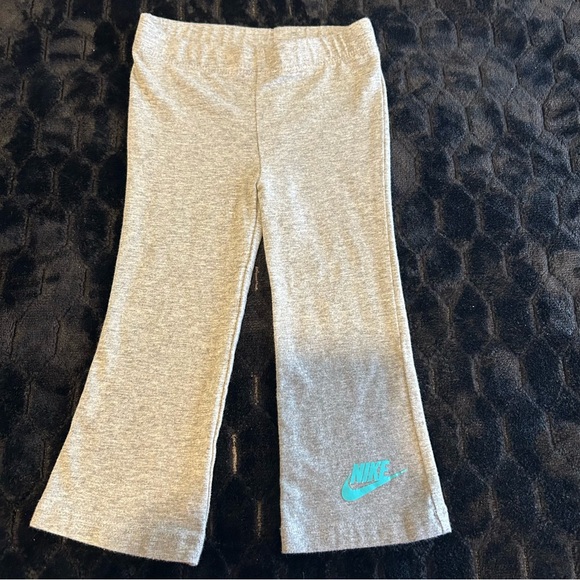 Bundle of 2 Nike Coordinating Outfits Girl’s Size 18 Mo Long Sleeve Shirt/Pants - Picture 7 of 16